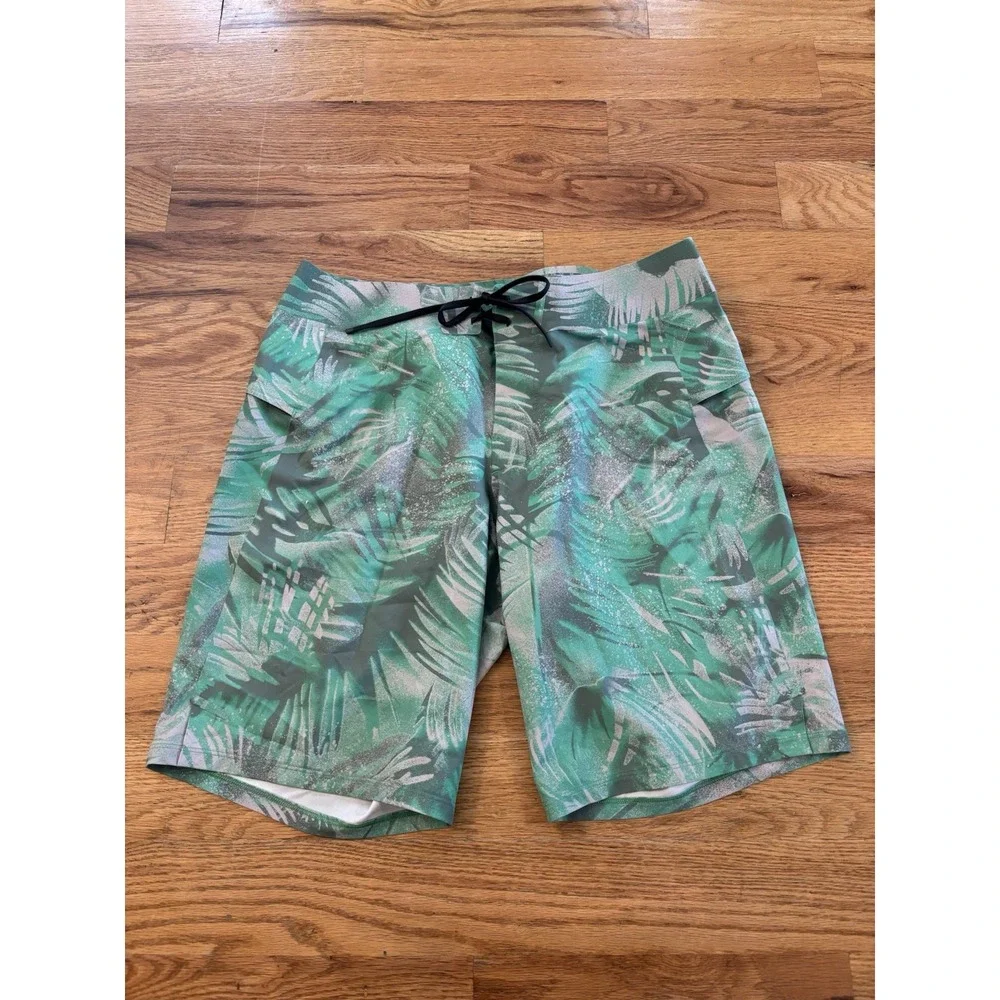 Lululemon Men's Sz 31 Current State Board Shorts Green Palms Swim Trunks 10